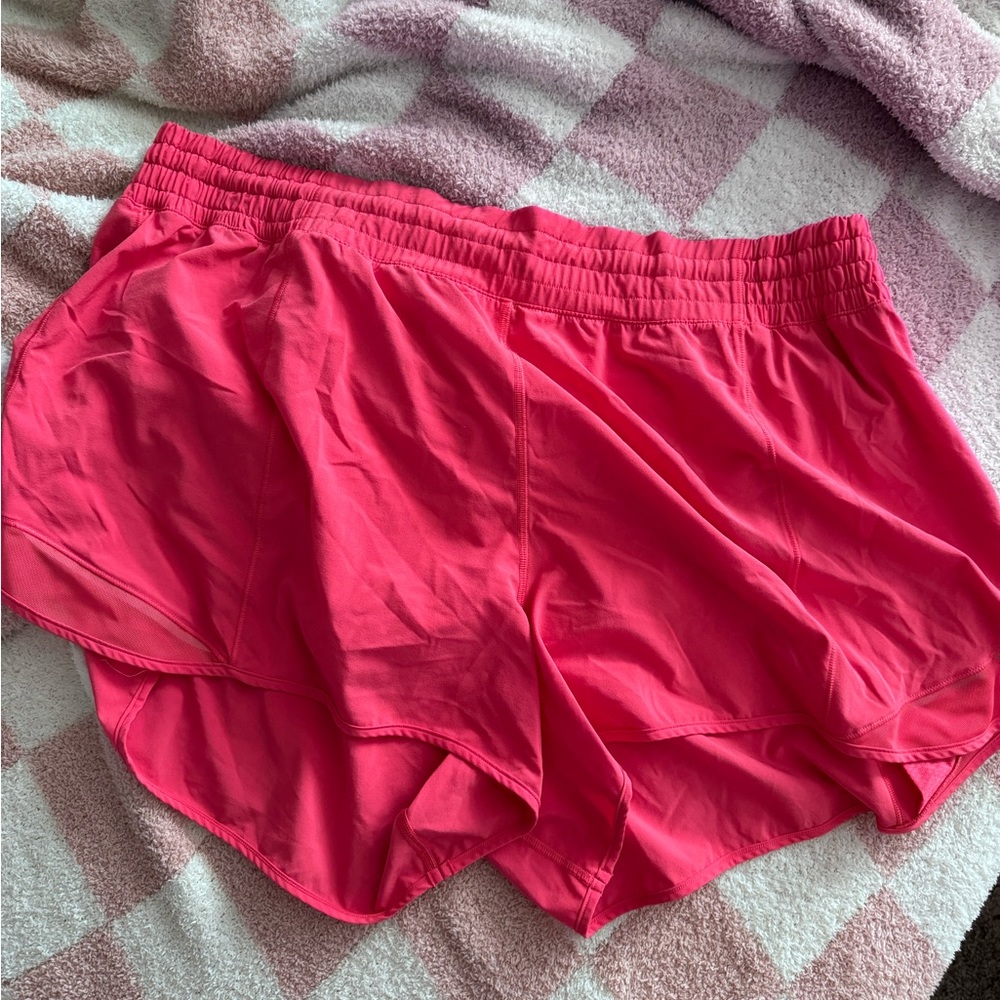 Size 20 Lululemon Hotty Hot Shorts 4” lip gloss
